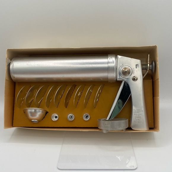 Vintage WearEver Cookie Gun - Picture 6 of 7